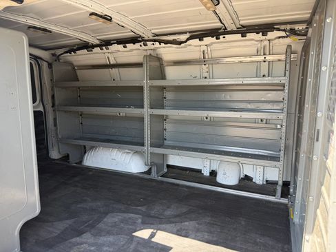 Used 2017 Chevrolet Express 2500 RWD image 15