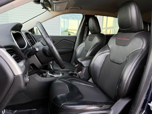 Used 2016 Jeep Cherokee Trailhawk AWD/4WD image 18