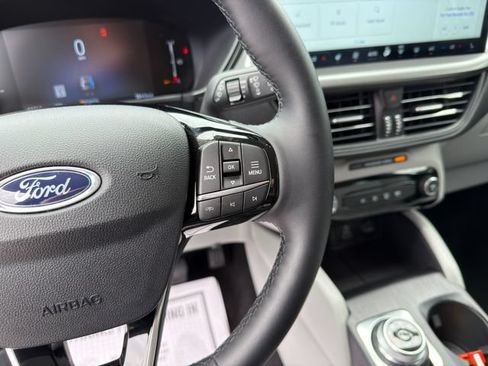 Used 2025 Ford Escape SE FWD image 33