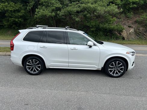 Used 2017 Volvo XC90 T6 Momentum w/ Vision Package AWD/4WD image 9