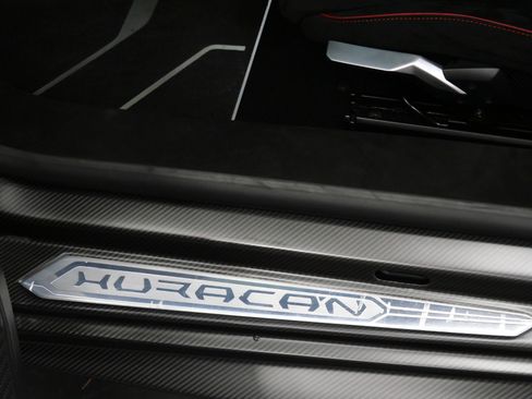Used 2022 Lamborghini Huracan STO RWD image 25