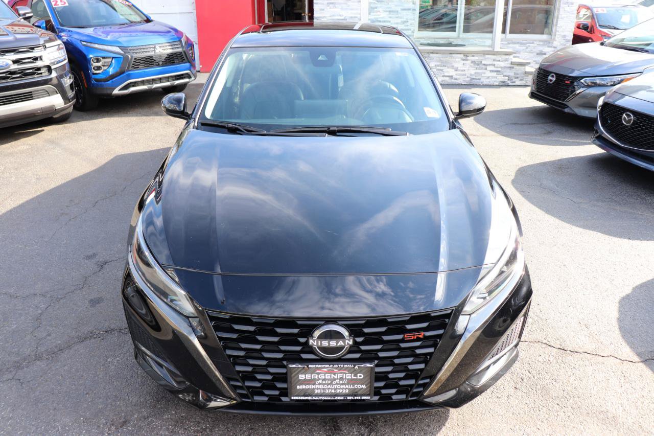 Used 2024 Nissan Altima 2.5 SR w/ SR Premium Package FWD image 9