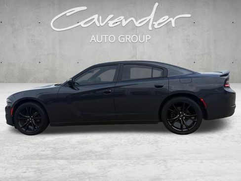 Used 2017 Dodge Charger SE w/ Blacktop Package RWD image 13