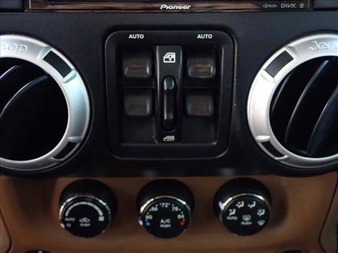 Used 2013 Jeep Wrangler Unlimited Sahara w/ Connectivity Group AWD/4WD image 14