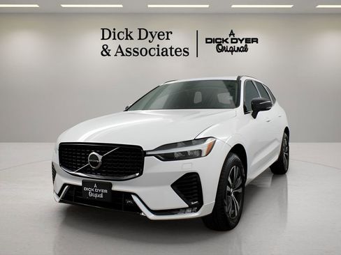 Certified 2025 Volvo XC60 B5 Core image 12