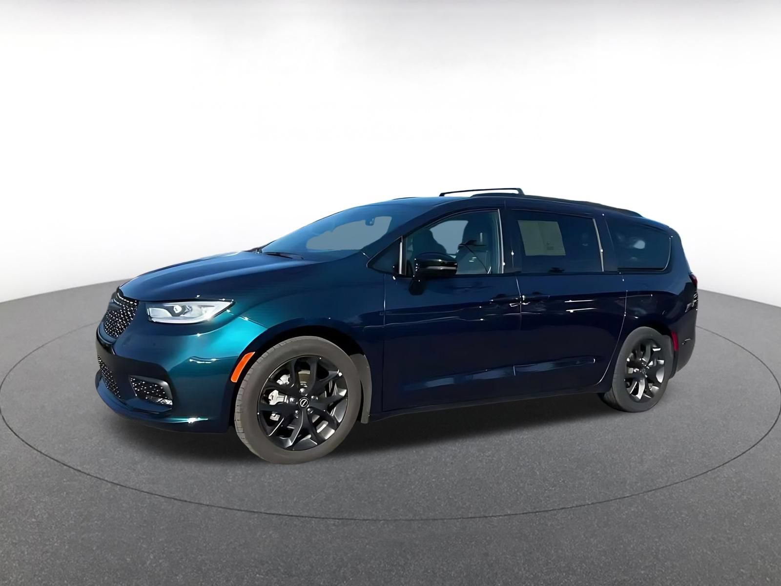 Used 2025 Chrysler Pacifica Limited FWD image 7