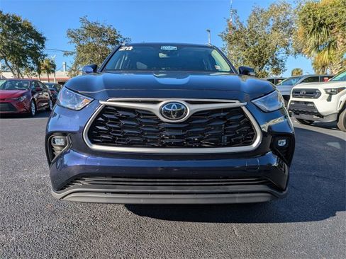 Used 2024 Toyota Highlander XLE image 9