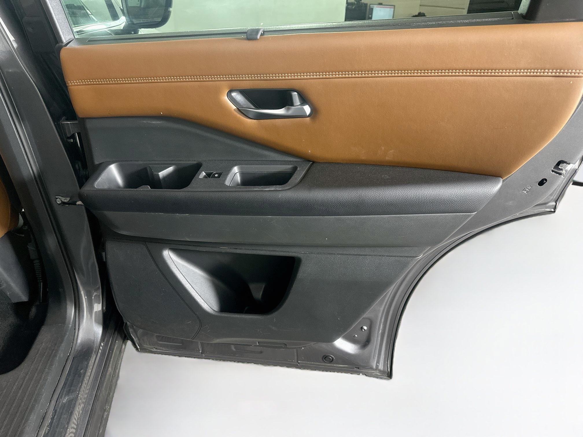 Used 2022 Nissan Pathfinder Platinum w/ Cargo Package FWD image 33