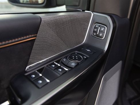 Used 2024 Ford F350 Platinum w/ FX4 Off-Road Package image 16