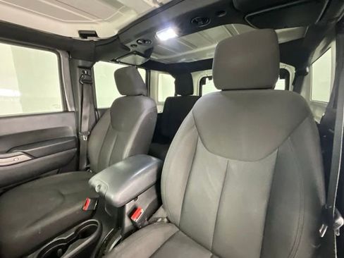 Used 2017 Jeep Wrangler Unlimited Sport AWD/4WD image 6