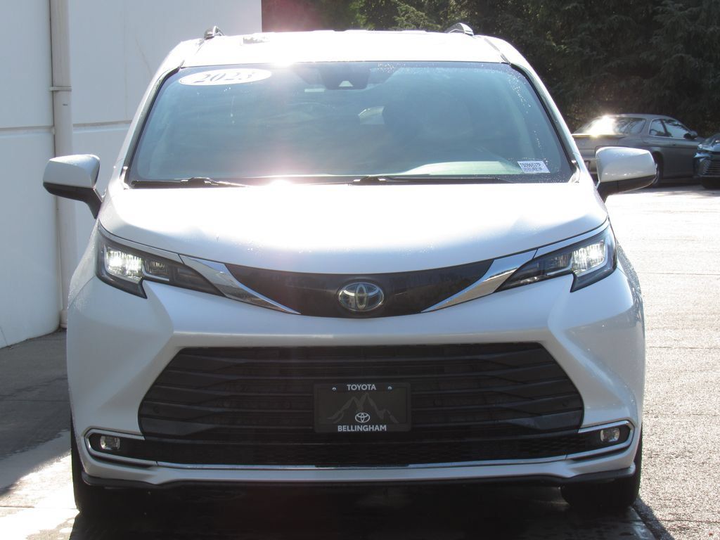 Certified 2023 Toyota Sienna XLE w/ XLE Plus Package AWD/4WD image 3