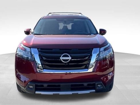 Used 2025 Nissan Pathfinder Platinum w/ Cargo Package image 8