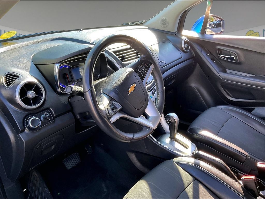 Used 2015 Chevrolet Trax LT w/ LT Plus Package AWD/4WD image 8
