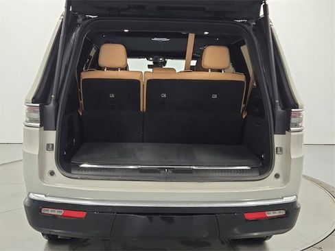 Used 2022 Jeep Grand Wagoneer Series III w/ Rear Seat Video Group 1 image 40