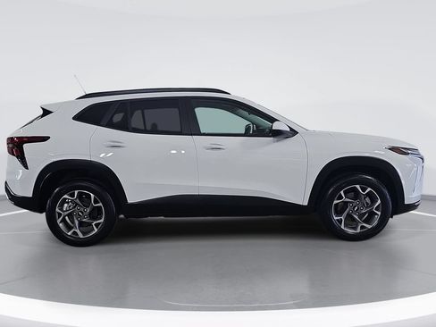 Certified 2024 Chevrolet Trax LT w/ Driver Confidence Package FWD image 2