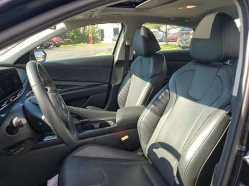 Used 2023 Hyundai Elantra Limited FWD image 5