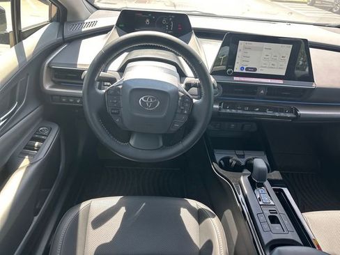 Used 2025 Toyota Prius XLE FWD image 10