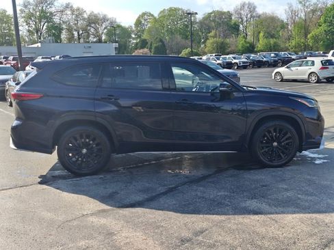 Used 2023 Toyota Highlander XSE AWD/4WD image 4