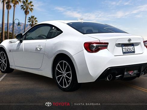Used 2017 Toyota 86 RWD image 4