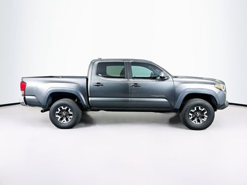 Used 2017 Toyota Tacoma TRD Off-Road image 10