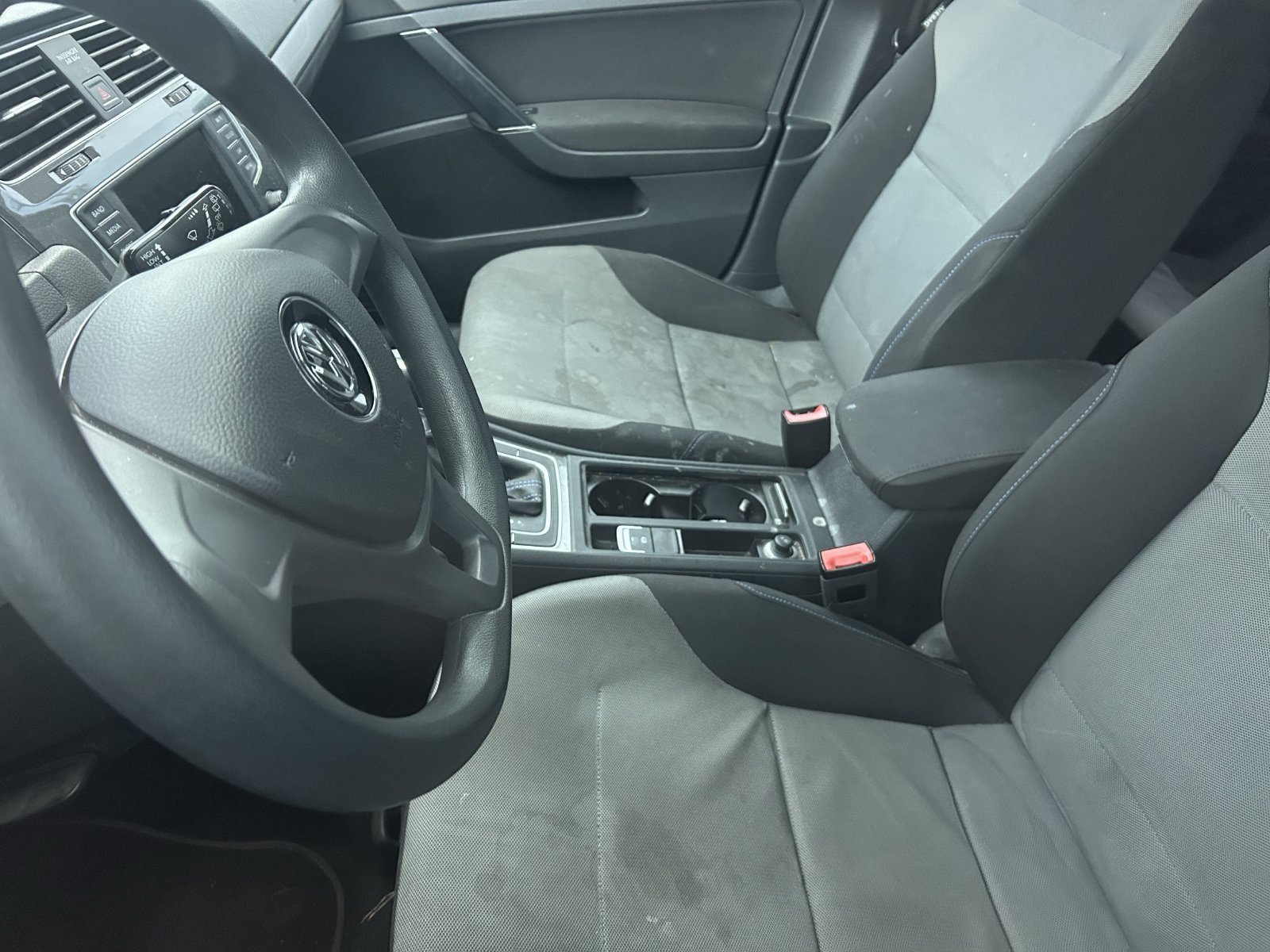 Used 2016 Volkswagen e-Golf SE w/ DC Fast Charging Package FWD image 11