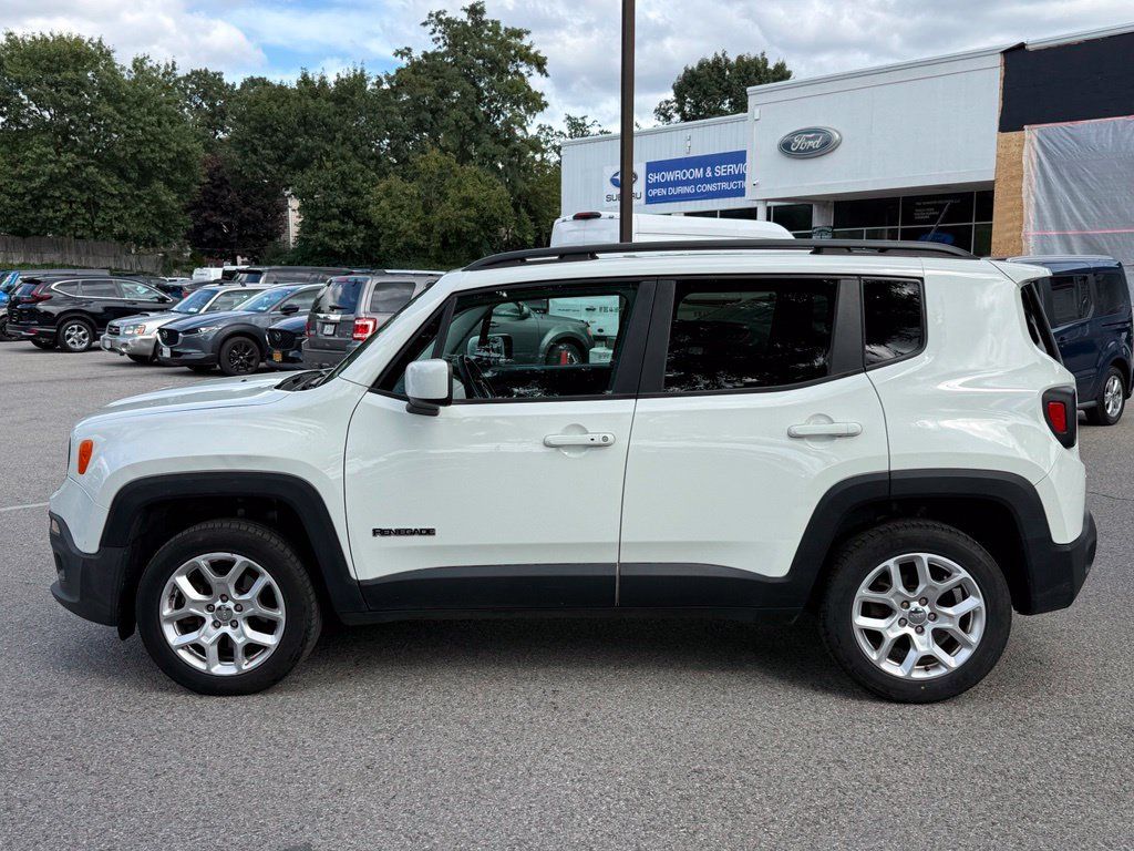 Used 2017 Jeep Renegade Latitude AWD/4WD image 5