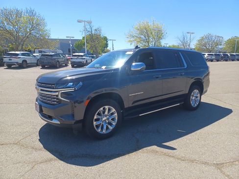 Used 2023 Chevrolet Suburban Premier image 1