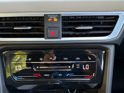 New 2026 Volkswagen Taos SE image 17