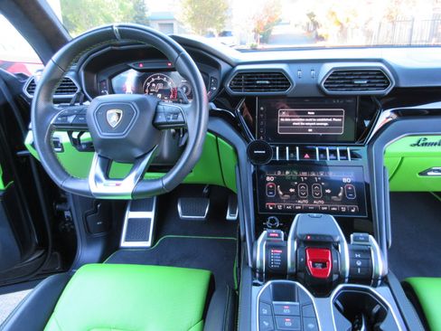 Used 2022 Lamborghini Urus image 50