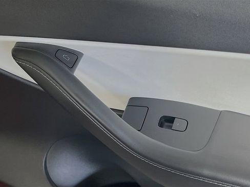 Used 2022 Tesla Model Y Performance image 29