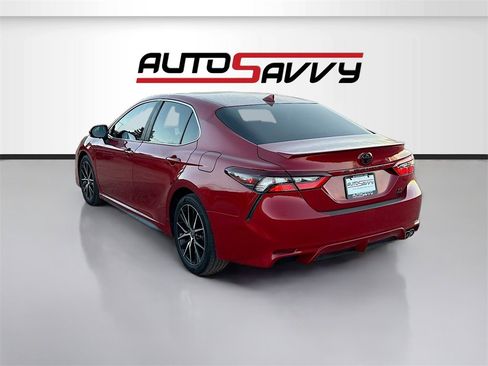 Used 2022 Toyota Camry SE image 5