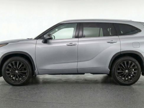 Used 2025 Toyota Highlander XSE image 5