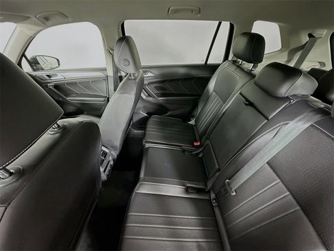 Used 2024 Volkswagen Tiguan SE image 21