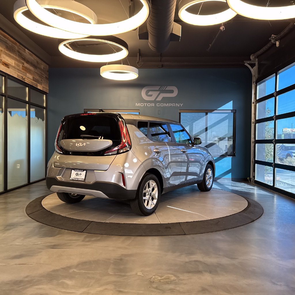 Used 2024 Kia Soul LX w/ Option Group 015 FWD image 3