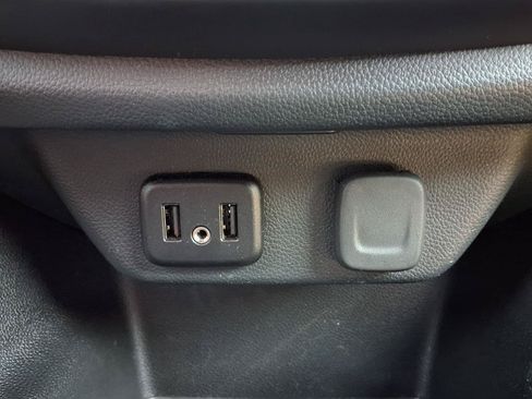 Used 2023 Chevrolet Traverse LT FWD image 11