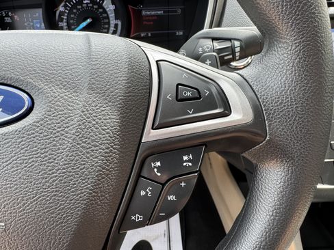Used 2019 Ford Fusion SE FWD image 13