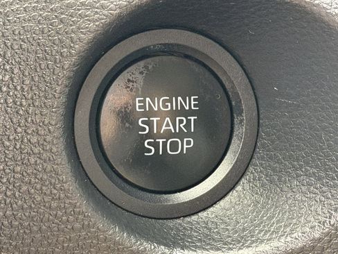 Used 2025 Toyota Corolla Cross LE image 22