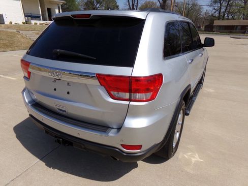 Used 2011 Jeep Grand Cherokee Limited w/ Luxury Group II image 41