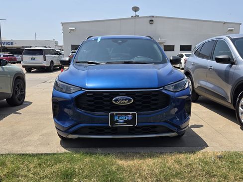Used 2023 Ford Escape ST-Line w/ Tech Pack #1 FWD image 2