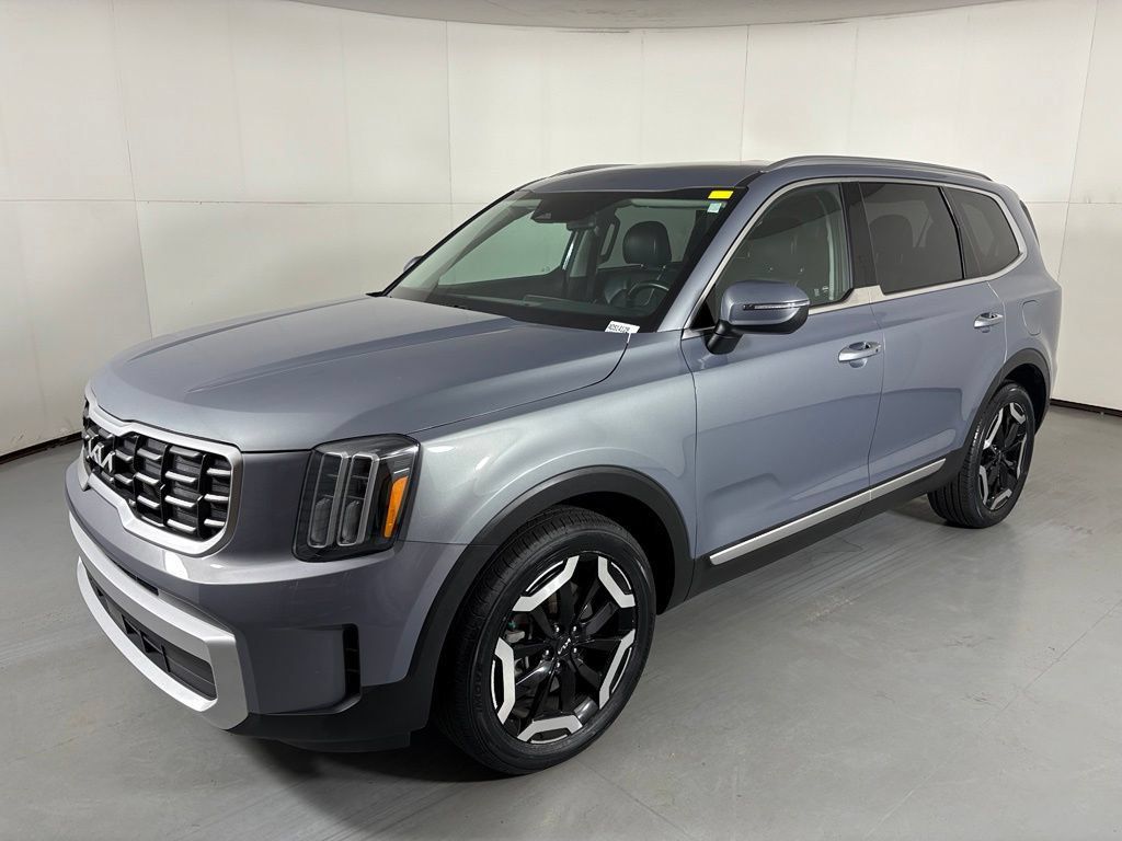 Used 2025 Kia Telluride S FWD image 4