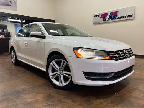 Used 2015 Volkswagen Passat TDI SE image 1