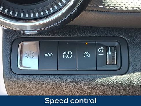 Used 2025 Chevrolet Equinox LT AWD/4WD image 9