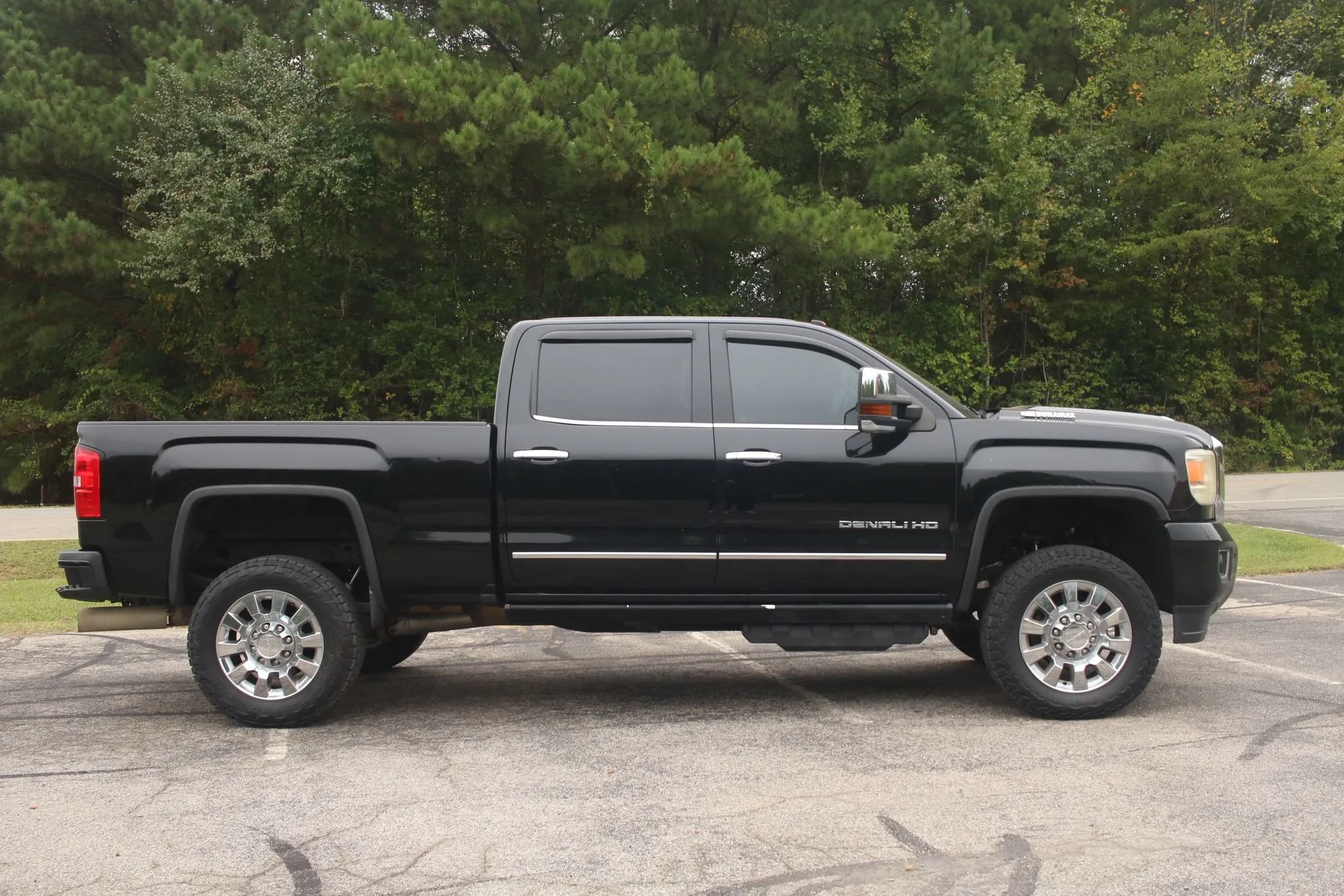 Used 2018 GMC Sierra 2500 Denali w/ Duramax Plus Package AWD/4WD image 5