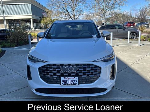 Used 2025 Audi Q5 Premium w/ Convenience Package image 2