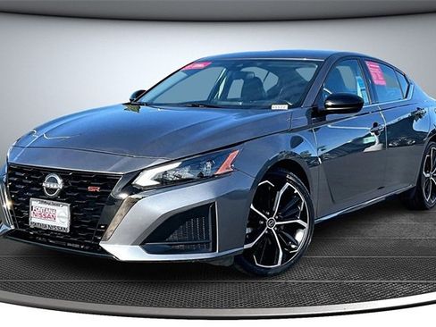 Certified 2024 Nissan Altima 2.5 SR image 3