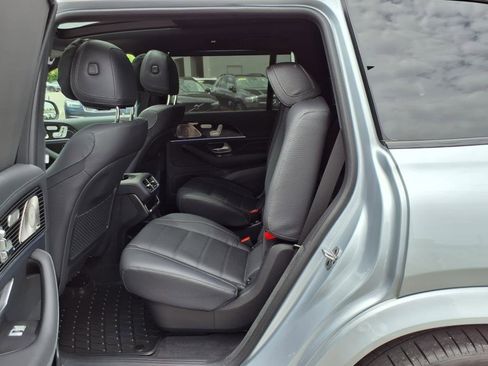 Used 2025 Mercedes-Benz GLS 580 4MATIC image 12