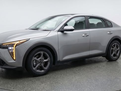 Used 2025 Kia K4 FWD image 3
