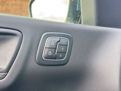 Certified 2025 Ford Escape Platinum w/ Premium Technology Package image 28