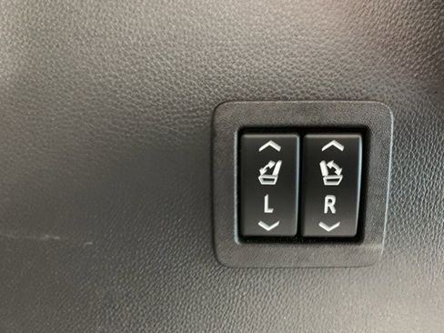 Used 2021 Buick Enclave Premium w/ Sun and Sites Package image 13