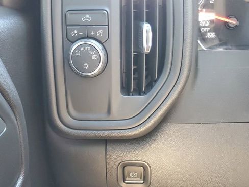 Certified 2022 Chevrolet Silverado 1500 Custom image 25